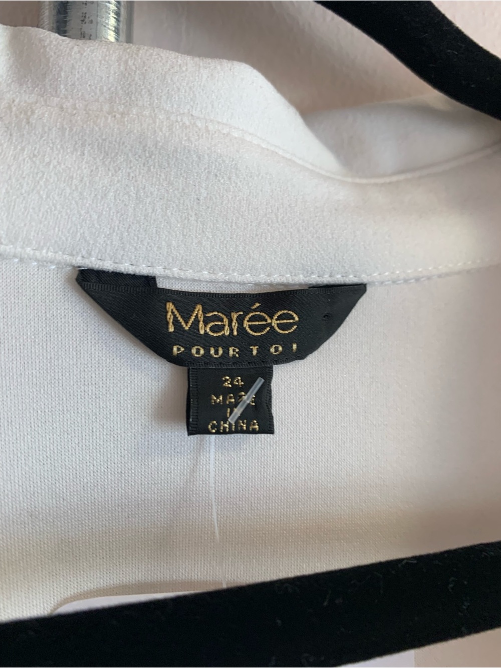 Knot-Front White Button-Down Blouse by UNKNOWN - Picture 3 of 5